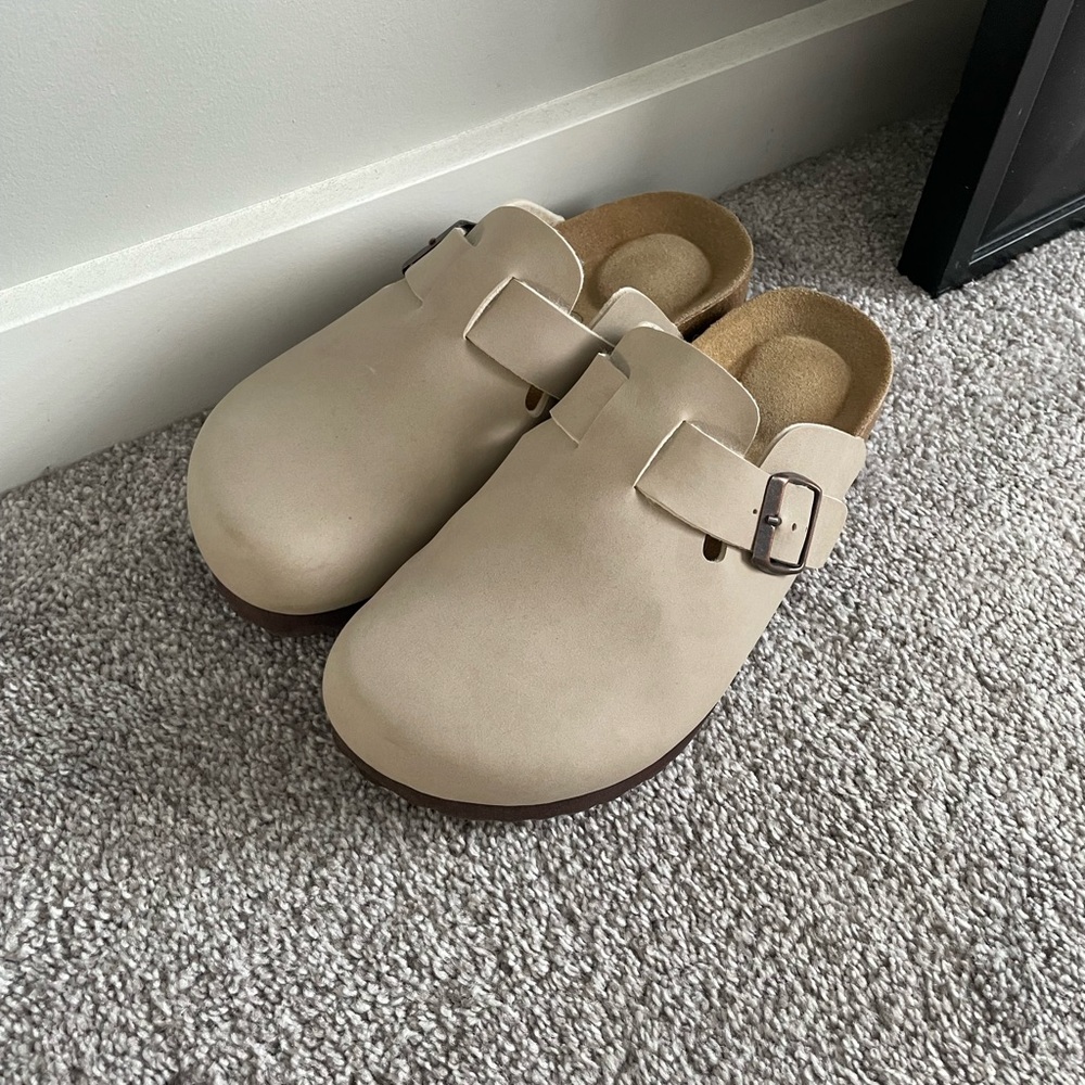 Cushionaire Clogs